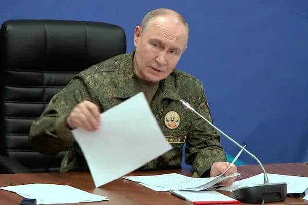 Путін змінив командувачів армійських угруповань в Україні: кого відсторонили та призначили