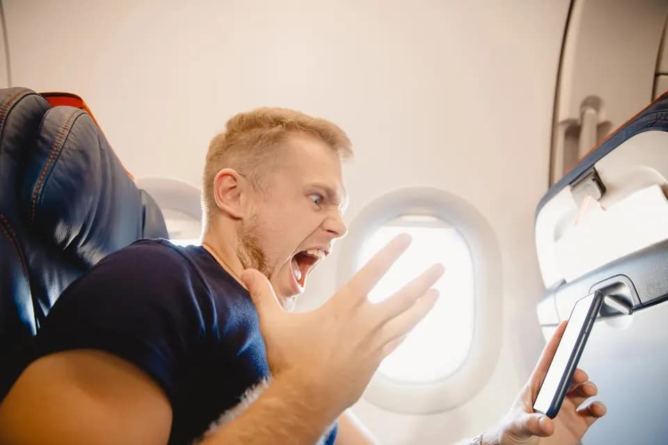 Як авіаперельоти впливають на організм: пояснення лікаря