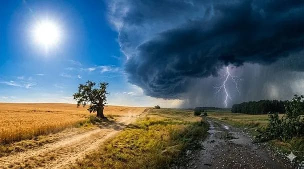 Україну накриють грози та шквали: синоптики прогнозують зміну спеки на комфортну температуру