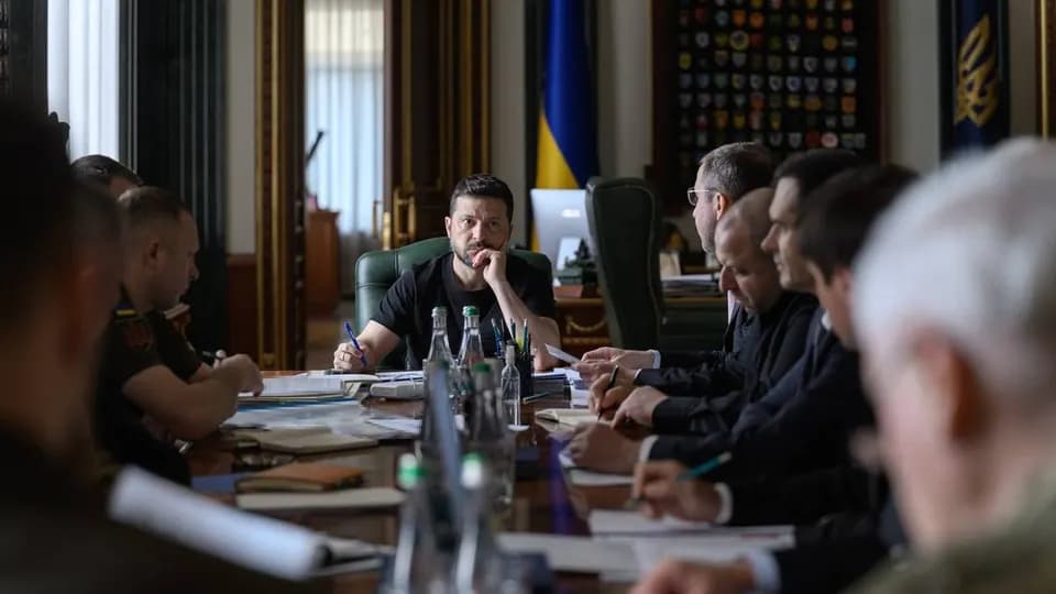 Зеленський доручив розробити комплекс заходів для захисту української економіки