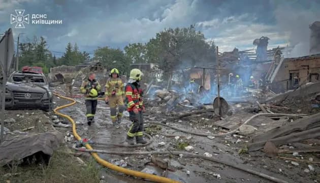 Наслідки ракетного удару РФ по Київщині: 10 загиблих та десятки постраждалих