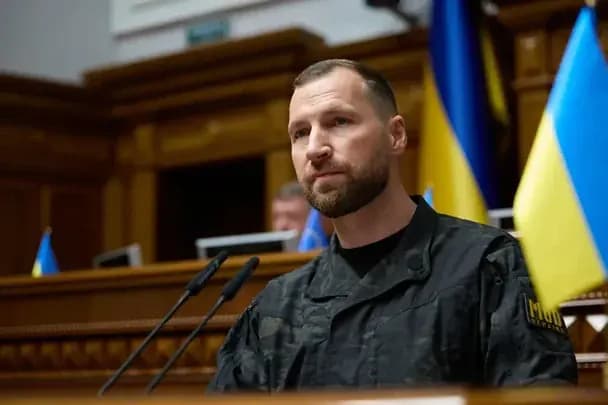 У Міноборони спростували чутки про звільнення Євгенія Хмари через стан здоров’я