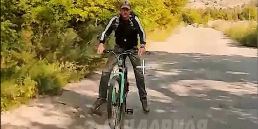 РФ видала атаку на беззбройного цивільного на велосипеді за «знищення живої сили»