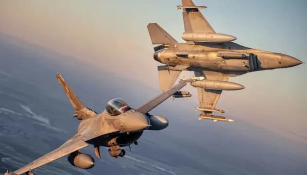Польща підняла авіацію через ранковий обстріл України
