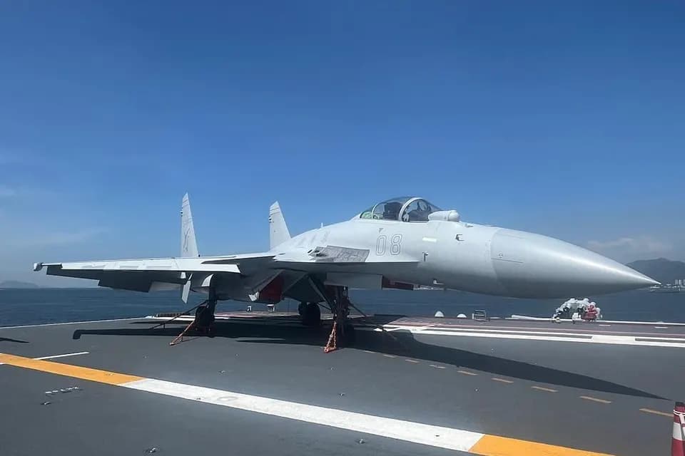 Як Україна допомогла Китаю створити палубну авіацію: історія винищувача J-15