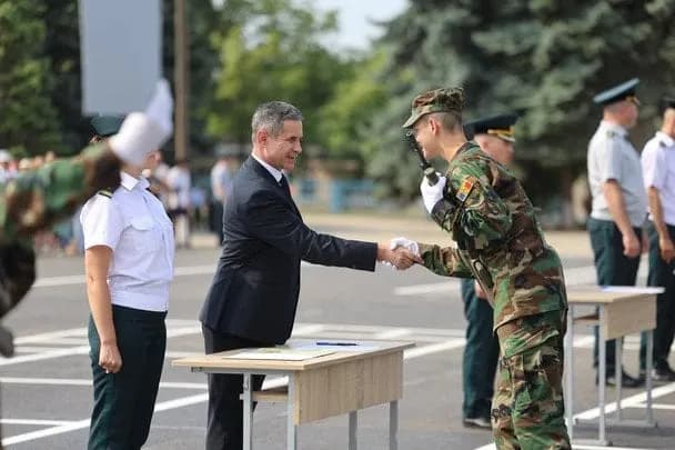 Міністр оборони Молдови Анатолій Носатий відмовився спілкуватися з журналісткою російською мовою