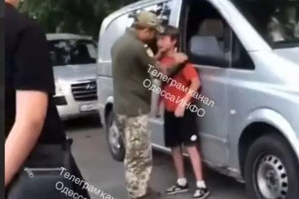 В Одесі чоловік у формі напав на підлітка: ТЦК призначив перевірку