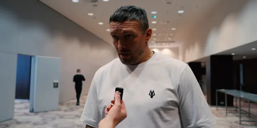 Усик відповів на запитання про участь у виборах президента України