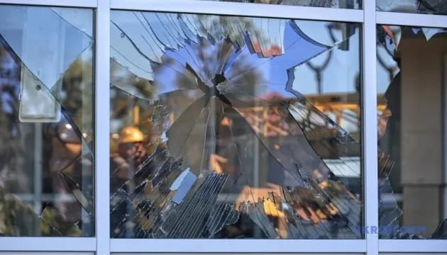 У Києві російський обстріл пошкодив спорткомплекс університету Шевченка