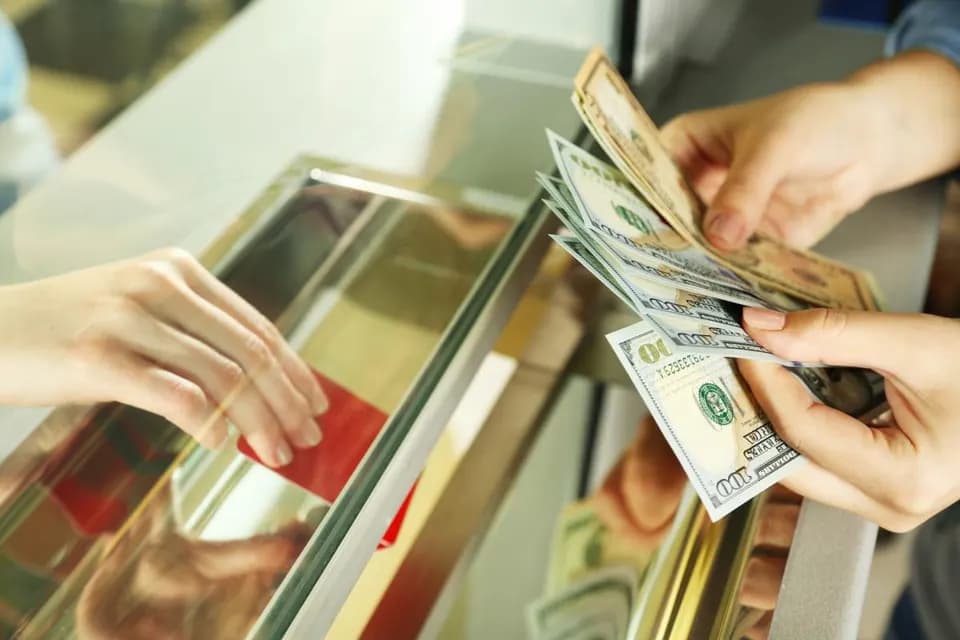 Світові ціни на нафту можуть визначити курс гривні в серпні